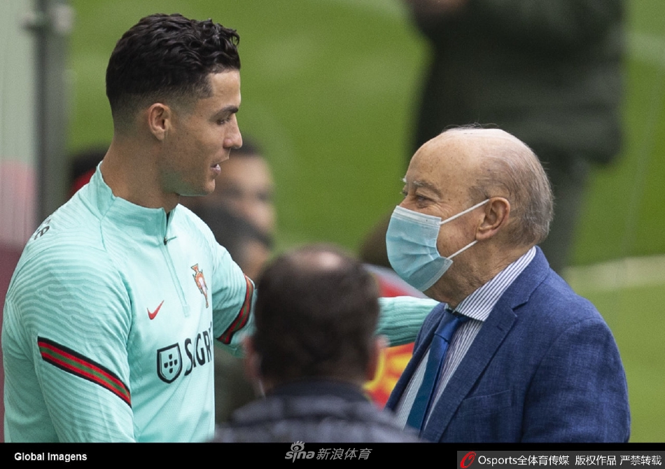 葡萄牙队训练并召开发布会(葡萄牙队训练并召开发布会视频)