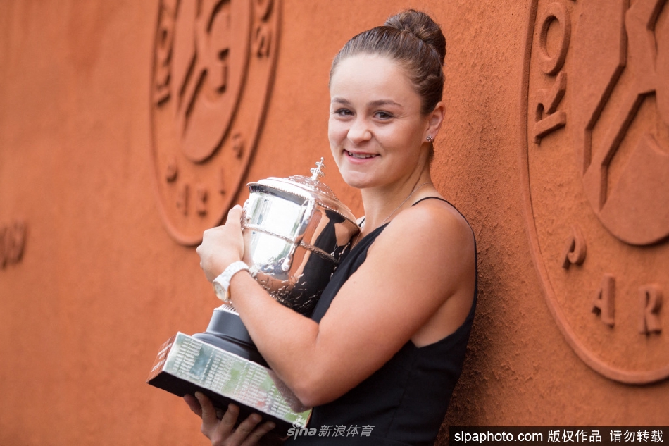现役世界网球头号女单巴蒂宣布退役（现役世界网球头号女单巴蒂宣布退役了吗）