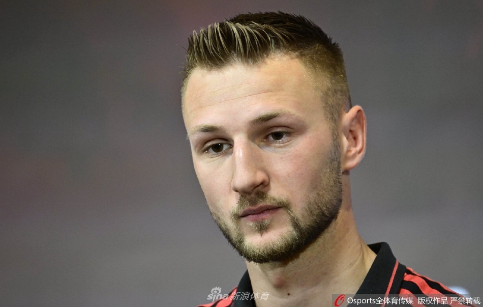 比利时队备战训练 贾努扎伊出席发布会（比利时队备战训练 贾努扎伊出席发布会了吗）