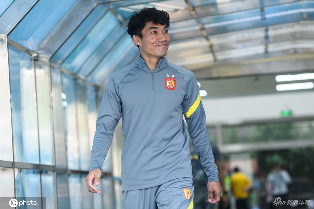 广州队后防两主力加盟海港 郑智或加盟深圳（广州队顶薪续约郑智）