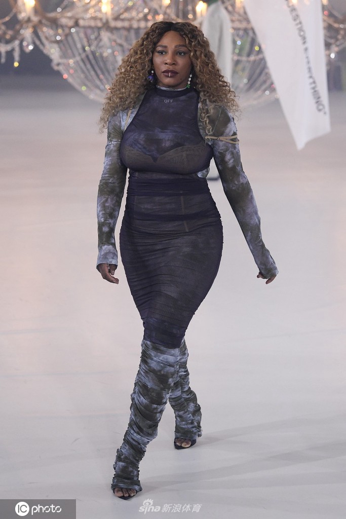 小威廉姆斯亮相巴黎秋冬时装周