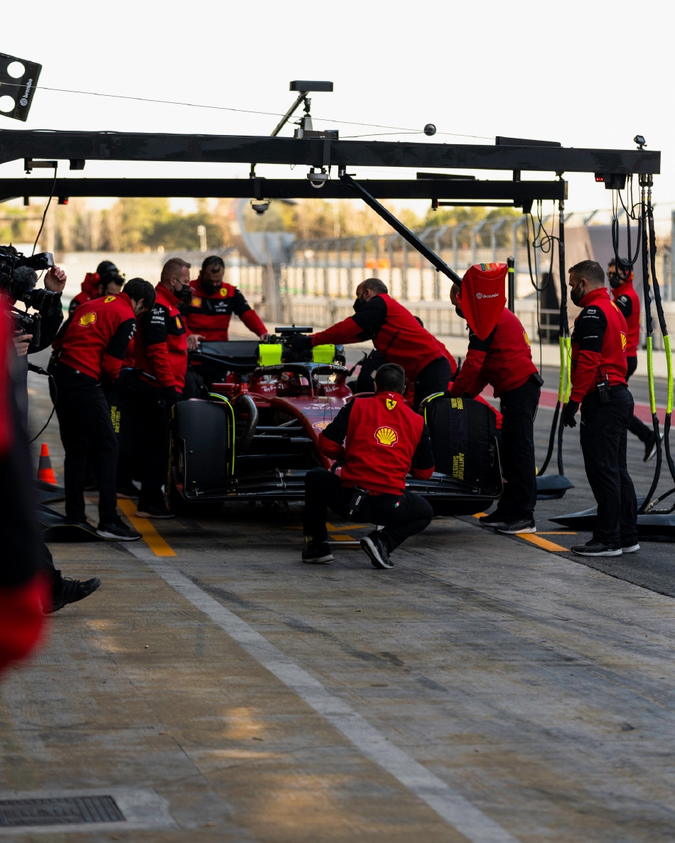 图集-法拉利新车驶上巴塞罗那赛道（巴塞罗那法拉利主题公园）