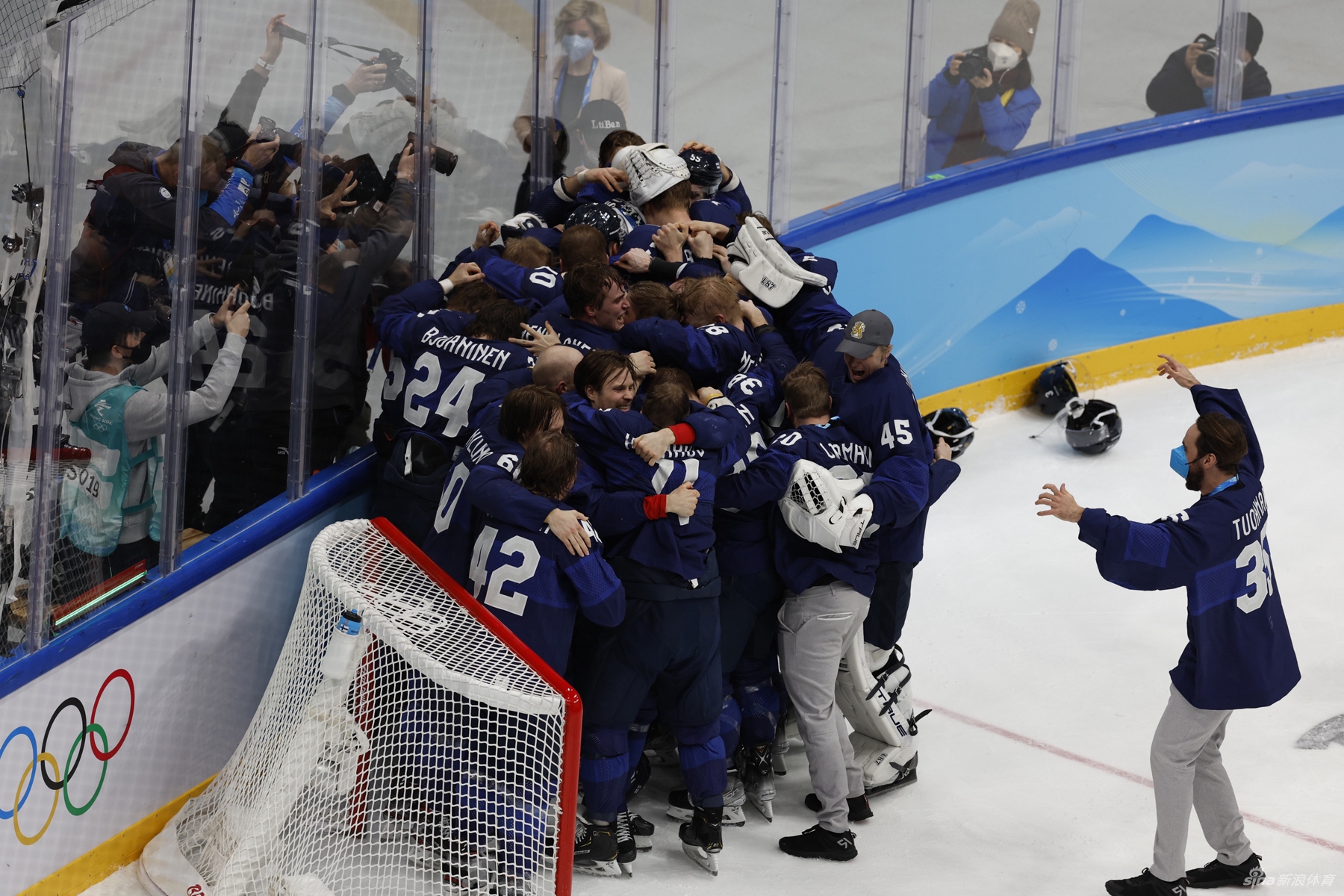 男子冰球芬兰2-1战胜俄罗斯 历史首夺金牌（芬兰冰球夺冠）