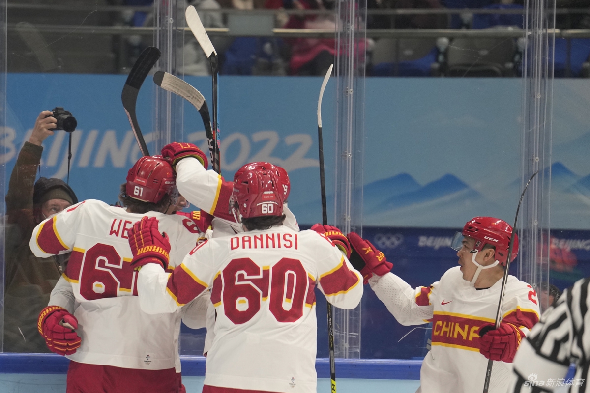 新浪直击男子冰球中国vs加拿大（加拿大男子冰球队）