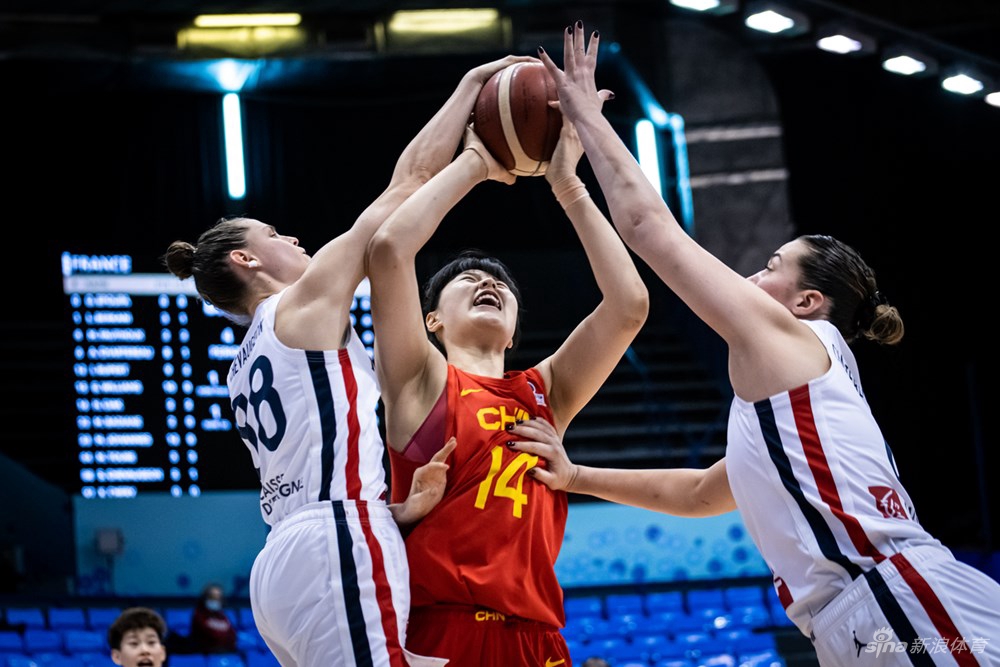 中国女篮103-70法国 3战全胜晋级世界杯（女篮 中国 法国）