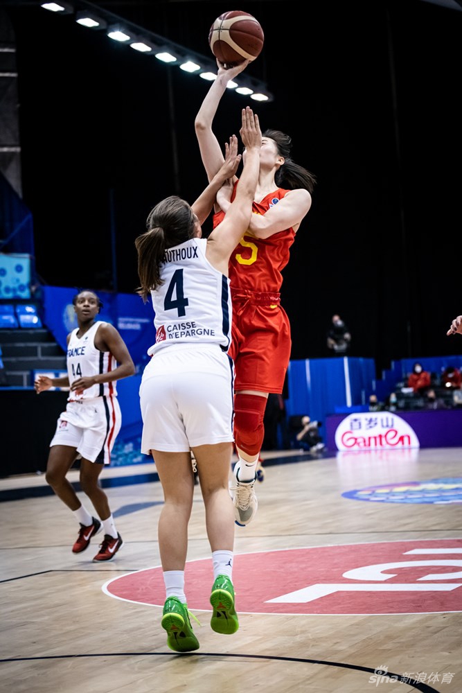 中国女篮103-70法国 3战全胜晋级世界杯（女篮 中国 法国）