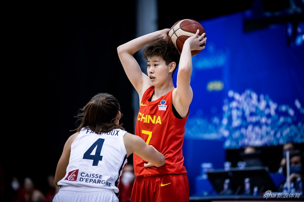 中国女篮103-70法国 3战全胜晋级世界杯（女篮 中国 法国）