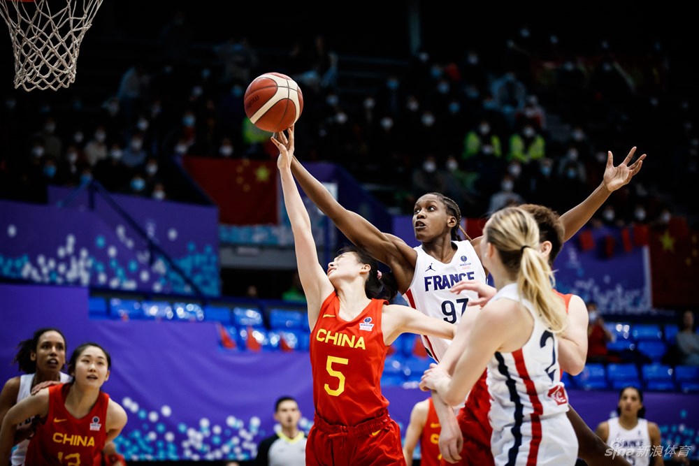 中国女篮103-70法国 3战全胜晋级世界杯（女篮 中国 法国）