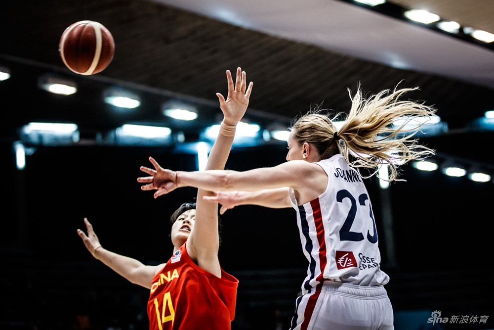 中国女篮103-70法国 3战全胜晋级世界杯（女篮 中国 法国）