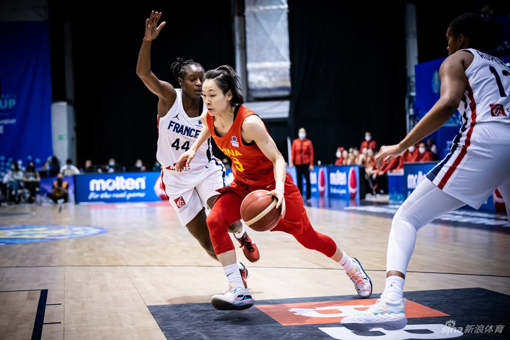 中国女篮103-70法国 3战全胜晋级世界杯（女篮 中国 法国）
