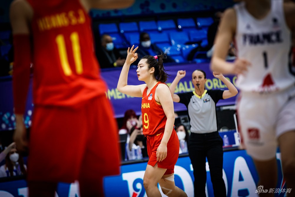 中国女篮103-70法国 3战全胜晋级世界杯（女篮 中国 法国）