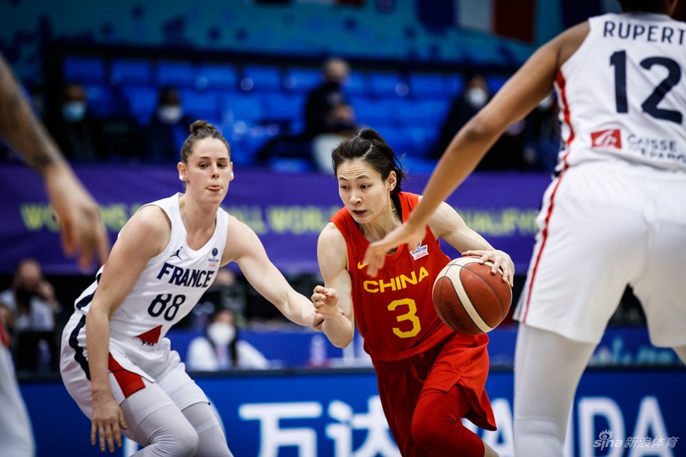 中国女篮103-70法国 3战全胜晋级世界杯（女篮 中国 法国）