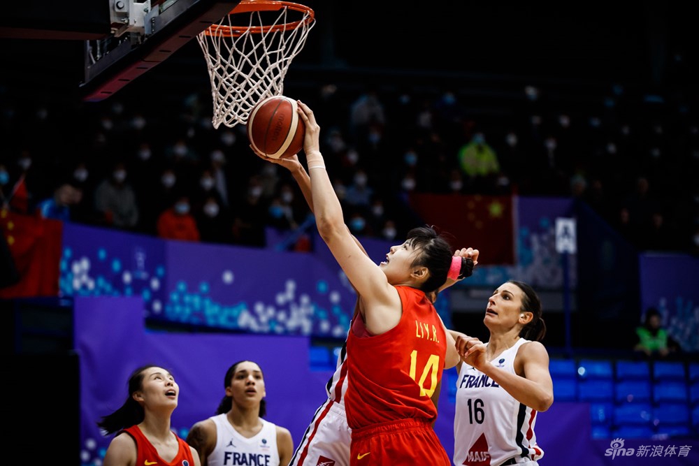 中国女篮103-70法国 3战全胜晋级世界杯（女篮 中国 法国）
