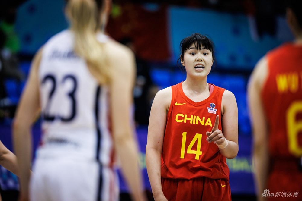 中国女篮103-70法国 3战全胜晋级世界杯（女篮 中国 法国）