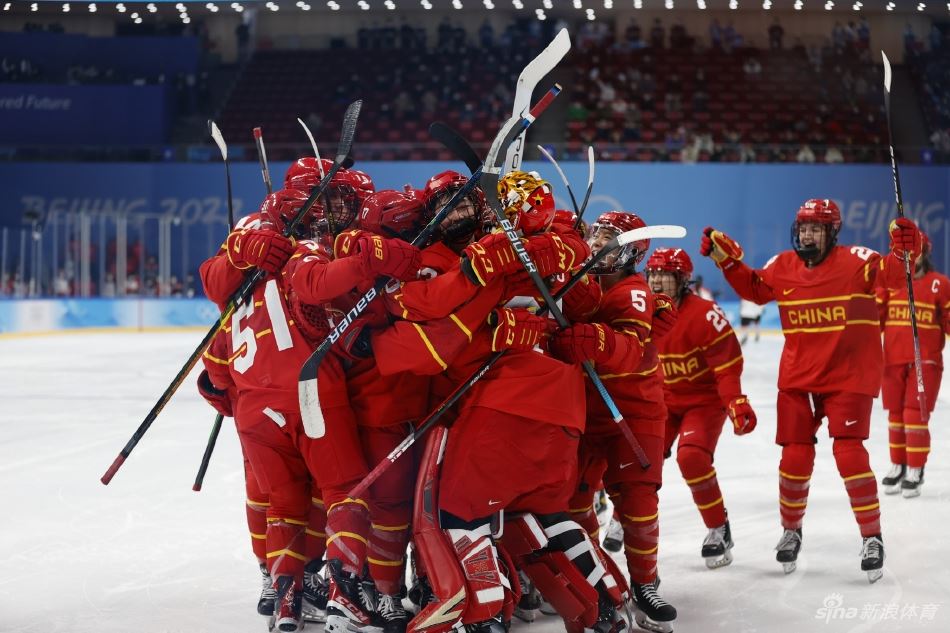 新浪直击中国女冰点球大战2-1逆转日本（中国女子冰球比赛视频）