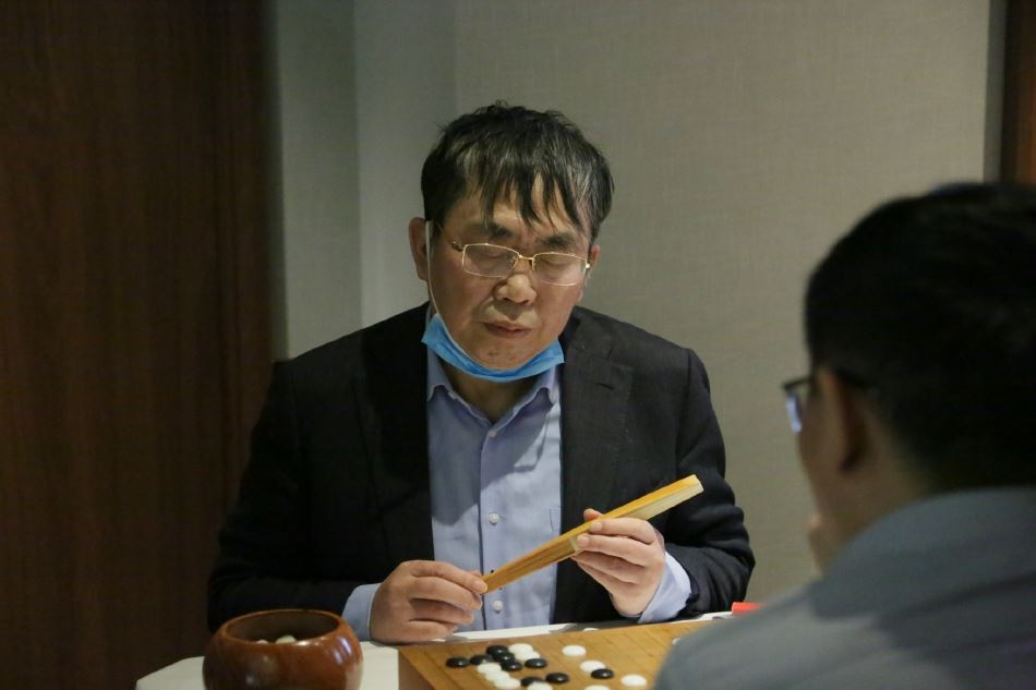 高清-棋圣新春指导棋 聂卫平对弈弟子黄河（棋圣聂卫平简介）