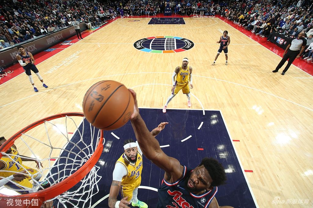 [NBA]湖人87-105负76人 浓眉空砍31分（71-72湖人）