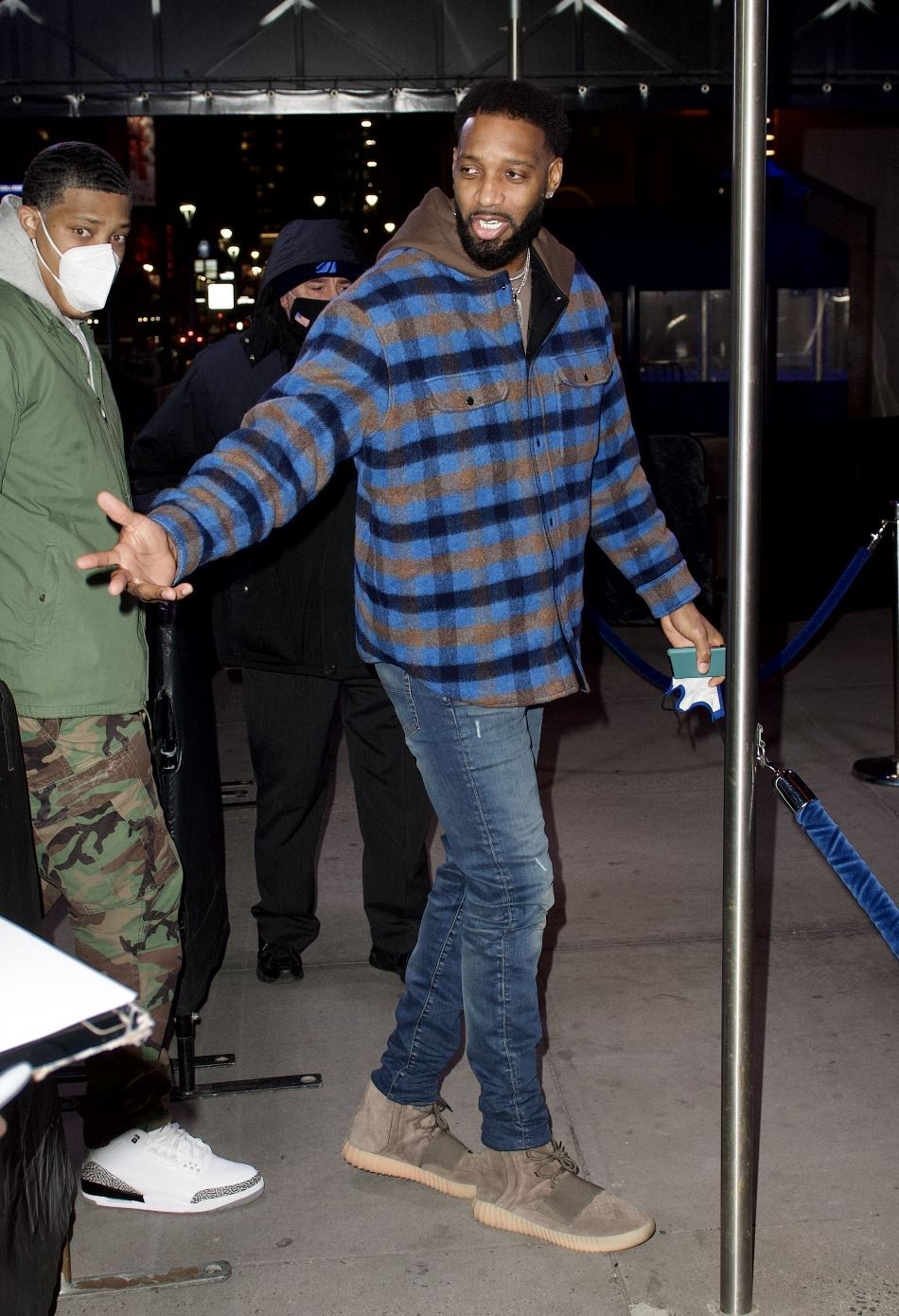 麦迪抵达麦迪逊广场花园观战 休闲装打扮低调随意（麦迪逊花园广场谢幕事件）