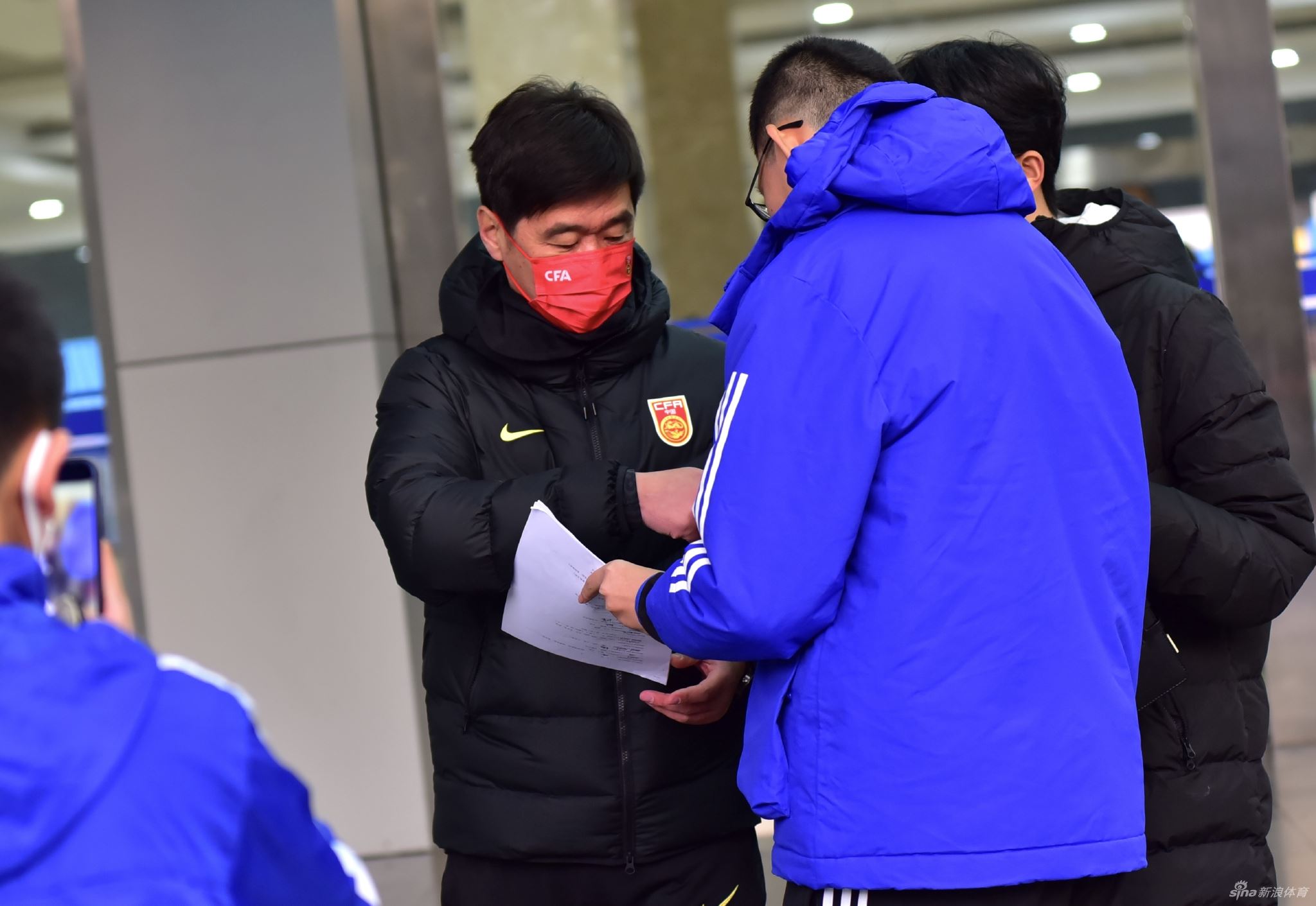 国足确定12强赛名单 球员教练整装待发(国足12强赛大名单25人)