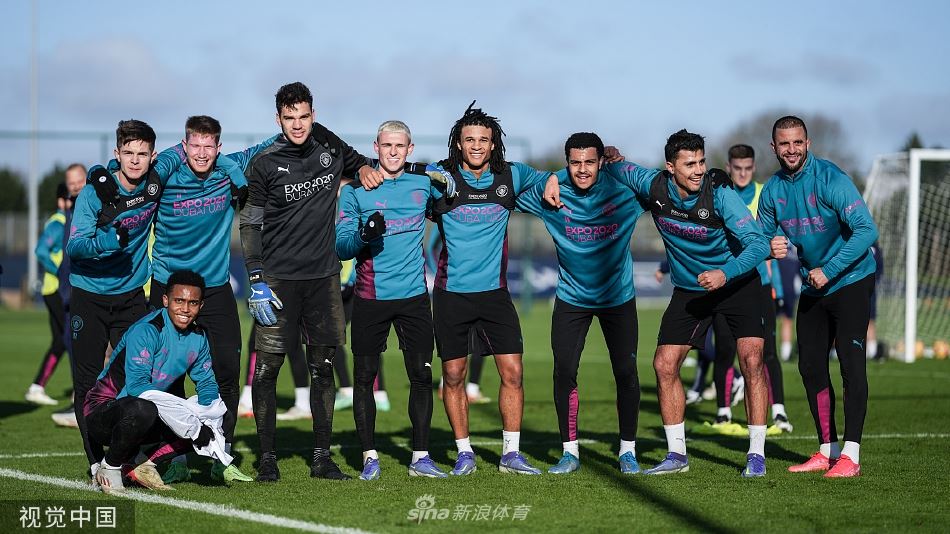 曼城训练备战 继续合影打卡（曼城训练视频）