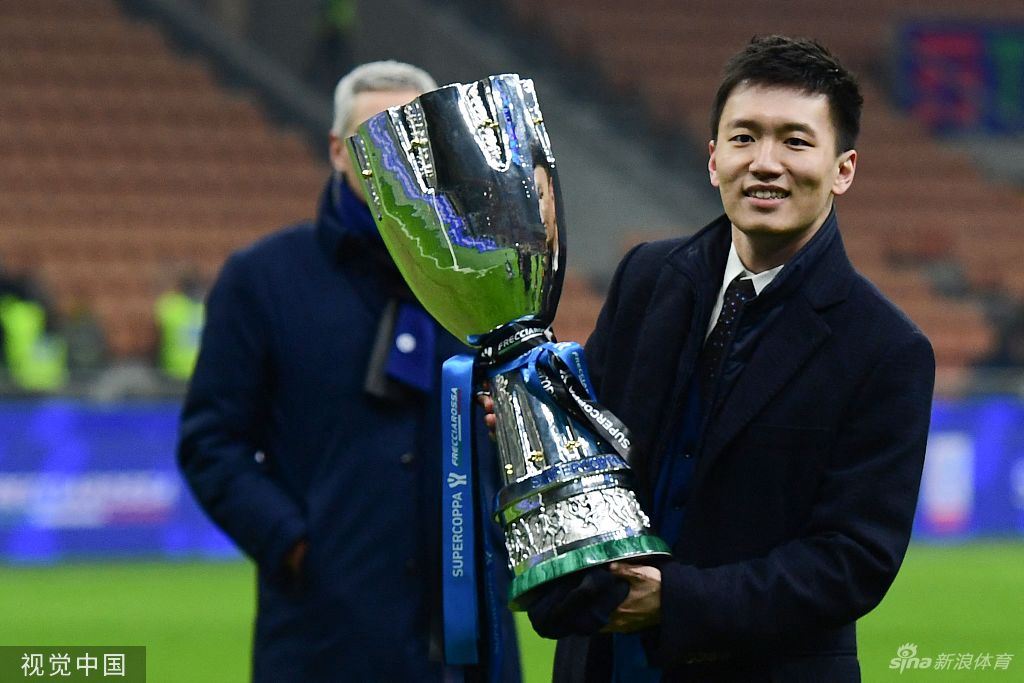 国米主席张康阳现场庆祝超级杯夺冠（国米夺冠 张康阳）