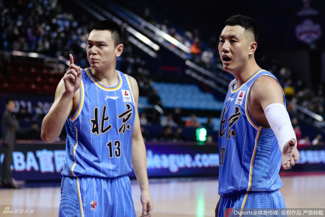 吉林女记者辱骂北京球员导致比赛暂停（吉林女记者辱骂北京球员导致比赛暂停）