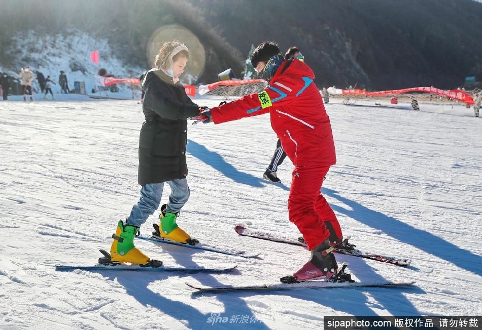 河北秦皇岛:假日冰雪 乐享休闲（秦皇岛冰雪乐园门票）