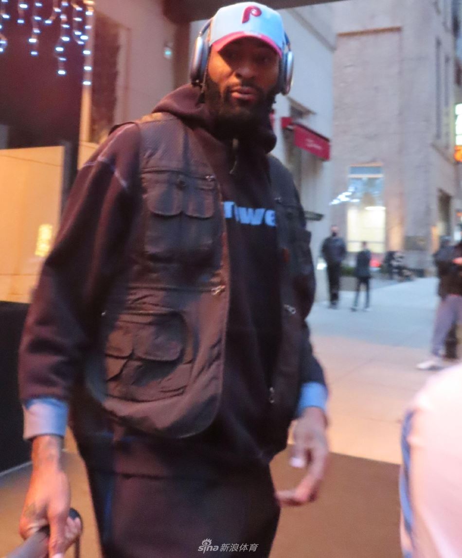 德拉蒙德现身纽约街头 休闲装打扮低调随意（徳拉蒙德）