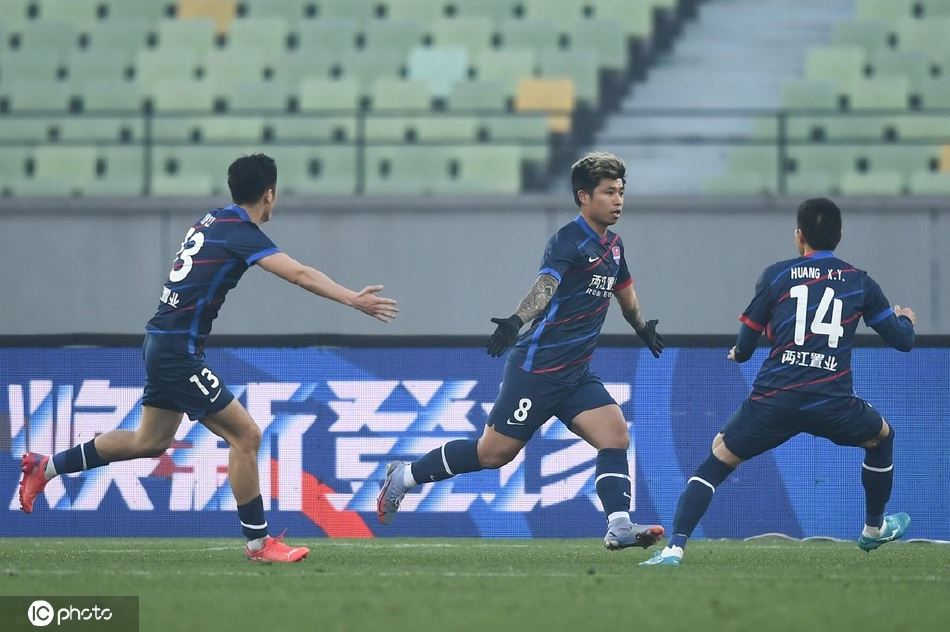 [中超]武汉队1-2重庆两江（武汉队 中超）