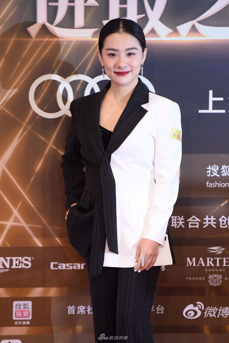 奥运冠军刘璇盛装出席时尚盛典（奥运冠军刘璇晒日常）