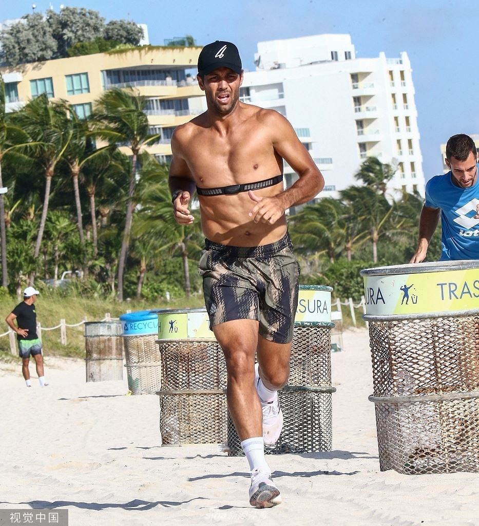 网球名将沃达斯科现身迈阿密海滩 阳光下大秀身材刻苦锻炼（沃达斯科vs纳达尔）