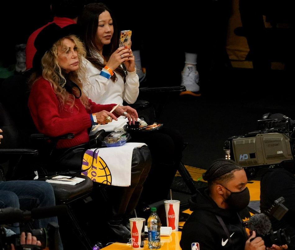 黛恩-坎农现身观战NBA（黛恩·坎农）