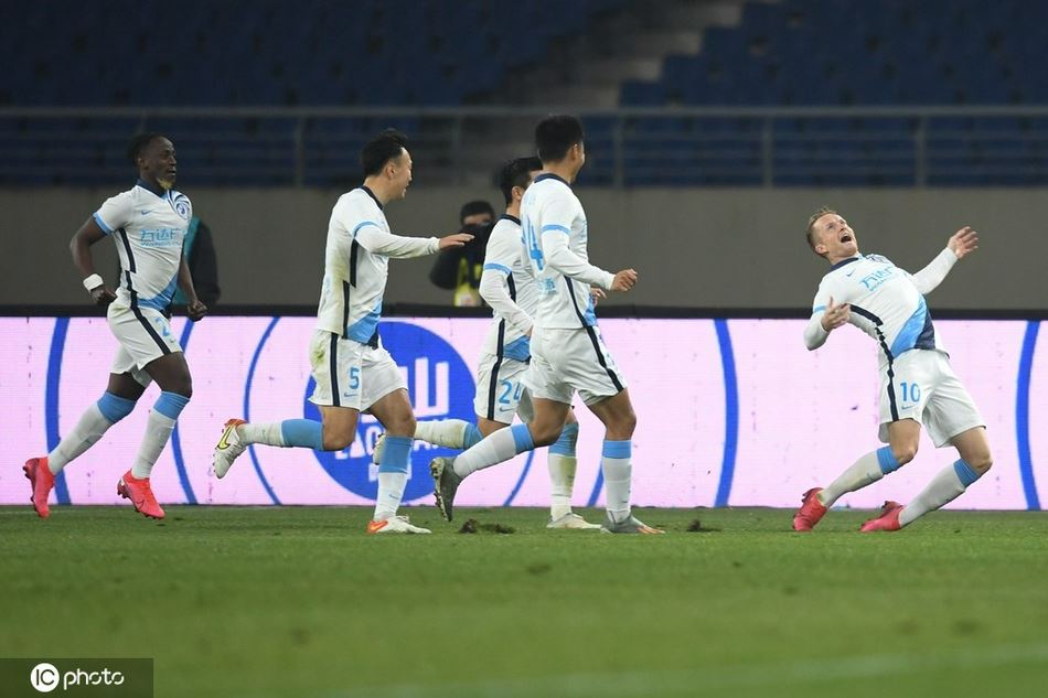 [中超]青岛队1-2大连人（青岛队中超大名单）