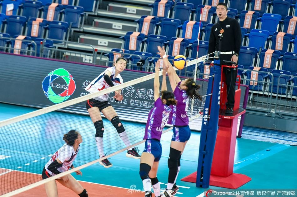 [女排超级联赛]辽宁华君女排3：0胜云大滇池学院女排