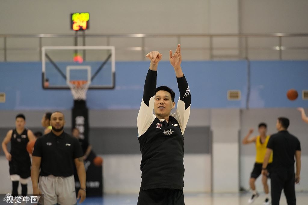 北京首钢训练备战CBA 林书豪首次亮相（北京首钢再次追逐林书豪）