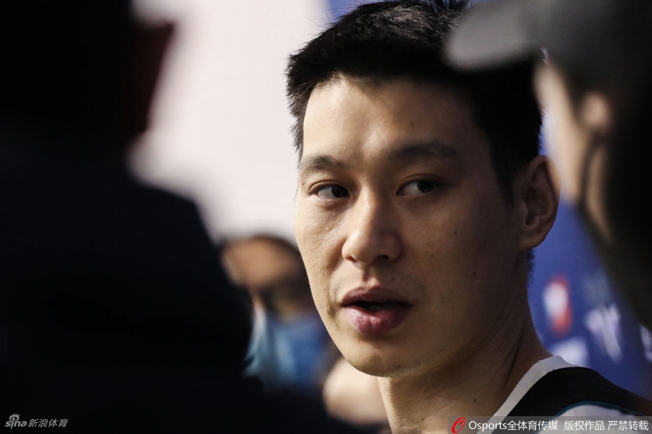 北京首钢训练备战CBA 林书豪首次亮相（北京首钢再次追逐林书豪）