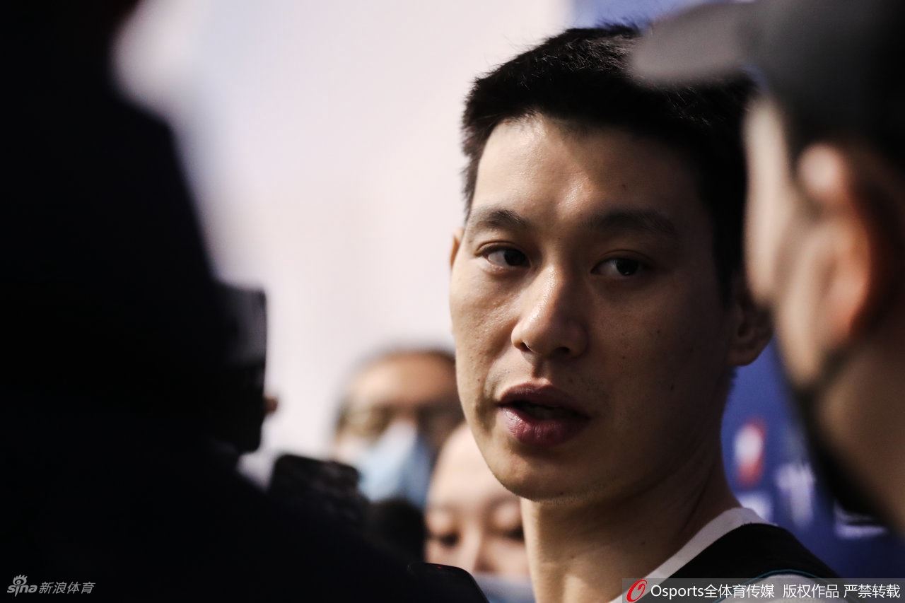 北京首钢训练备战CBA 林书豪首次亮相（北京首钢再次追逐林书豪）