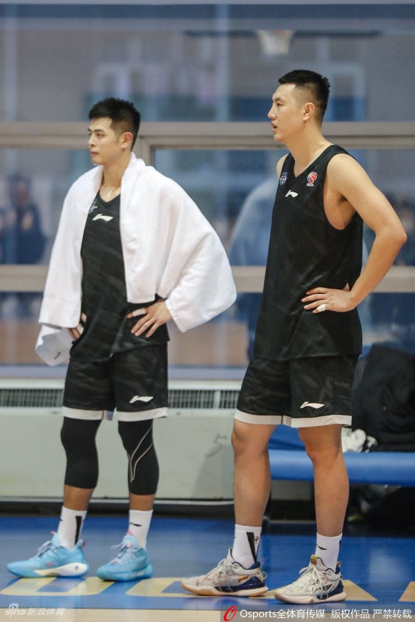 北京首钢训练备战CBA 林书豪首次亮相（北京首钢再次追逐林书豪）