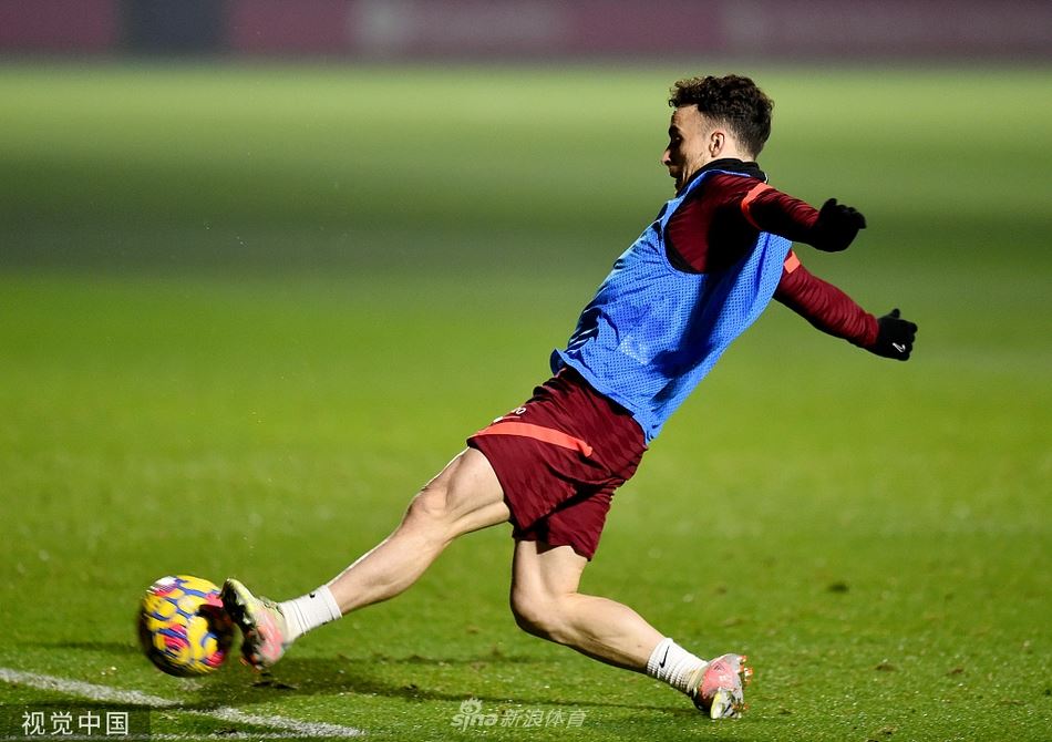 利物浦备战 小将柯蒂斯·琼斯恢复训练(科蒂斯琼斯利物浦)