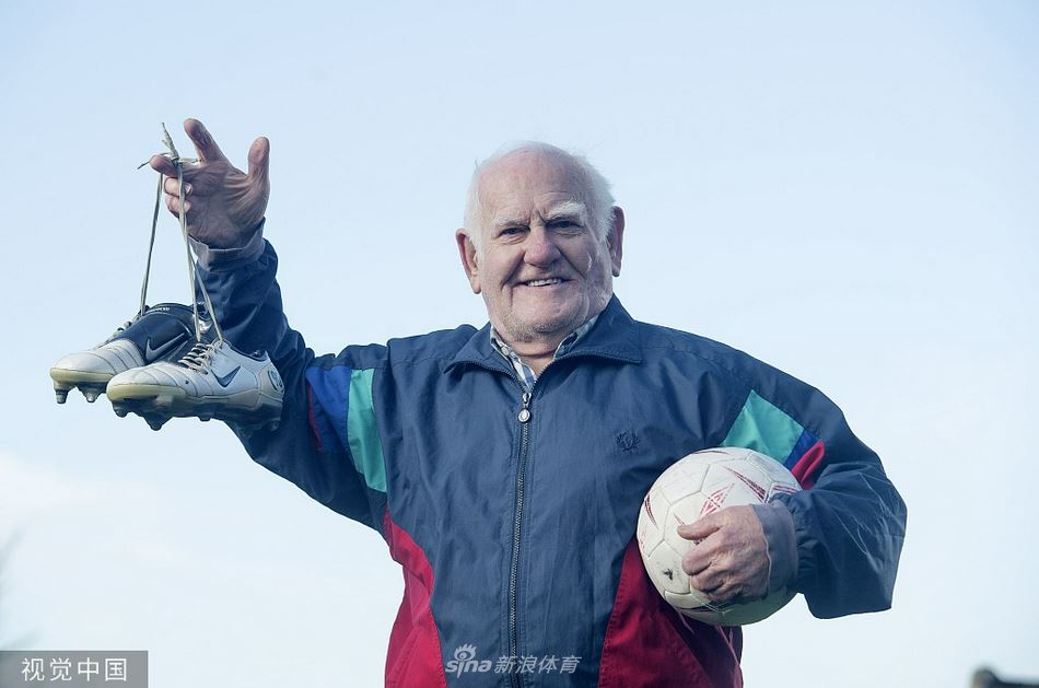 热爱可抵岁月漫长！86岁老人驰骋球场79年（68岁老人篮球）