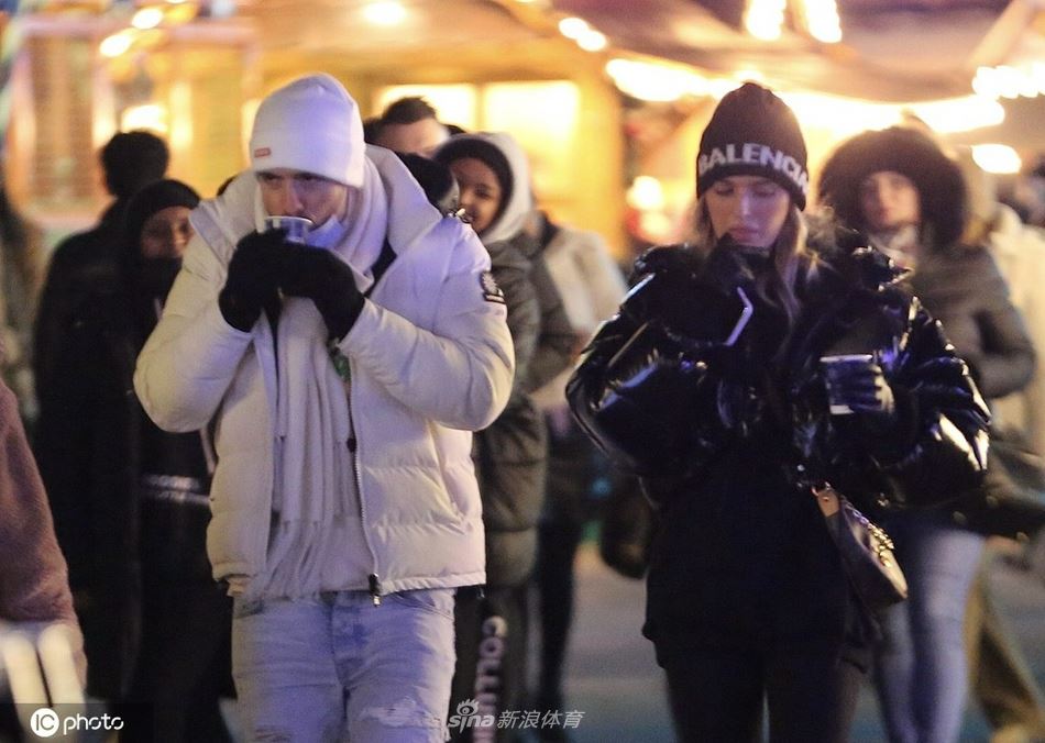 格里利什与女友现身伦敦冬季主题乐园（格里利什女朋友）