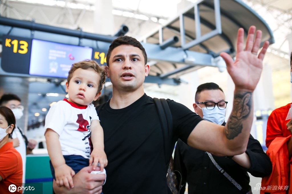 艾克森离开中国返回巴西：国足征召必回！（艾克森还能回巴西吗）