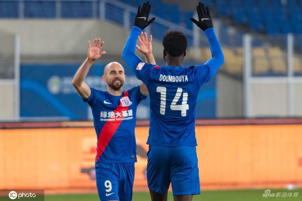 [中超]上海申花3-0青岛 敦比亚独造3球（申花队敦比亚）