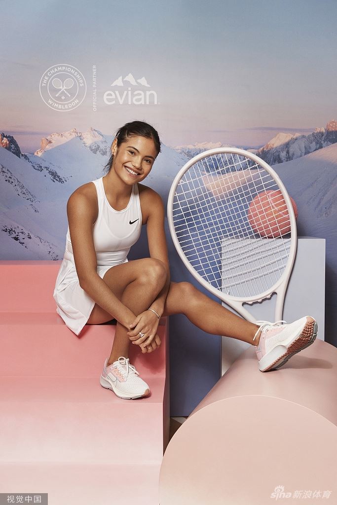 粉色系！网球新星拉杜卡努拍摄广告写真（网球选手拉杜卡努）