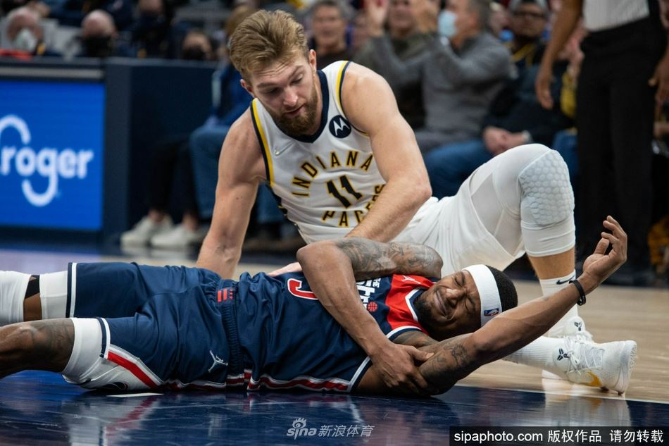 小萨博尼斯未满26岁9次单场得到至少30分10板 步行者队史第3人