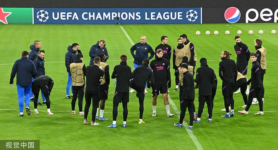 巴萨备战 球队主席拉波尔塔现身观训（拉波尔特 巴萨）