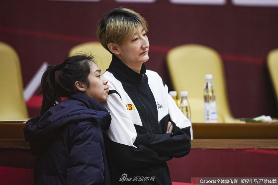 卓识化身摄像师亮相场边（卓识是什么意思?）