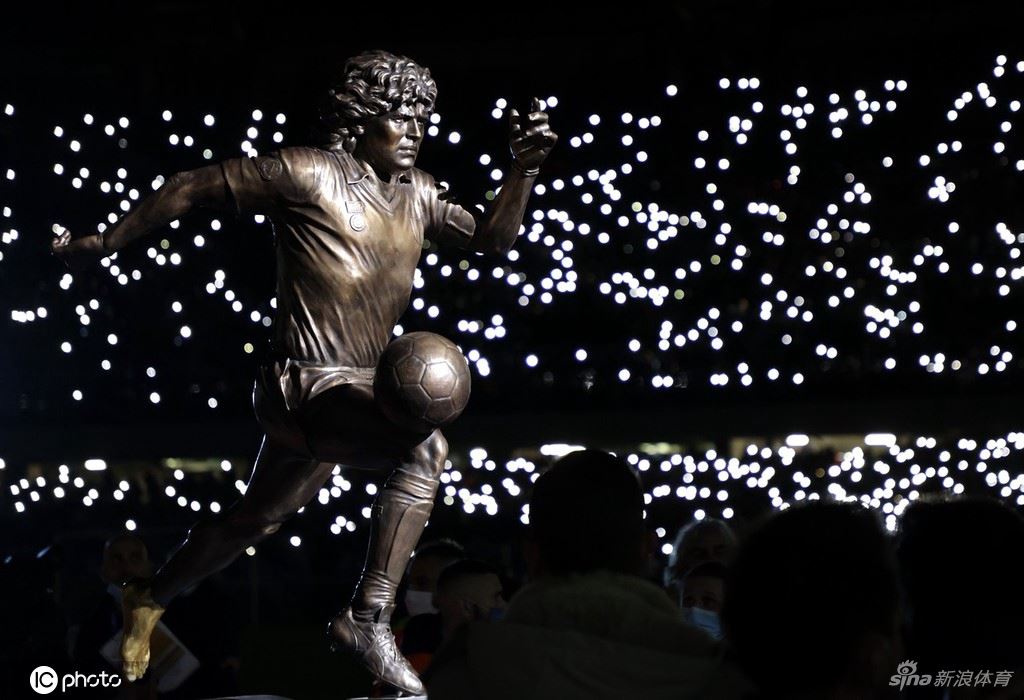 那不勒斯主场正式揭幕马拉多纳雕塑（那不勒斯 马拉多纳雕像）