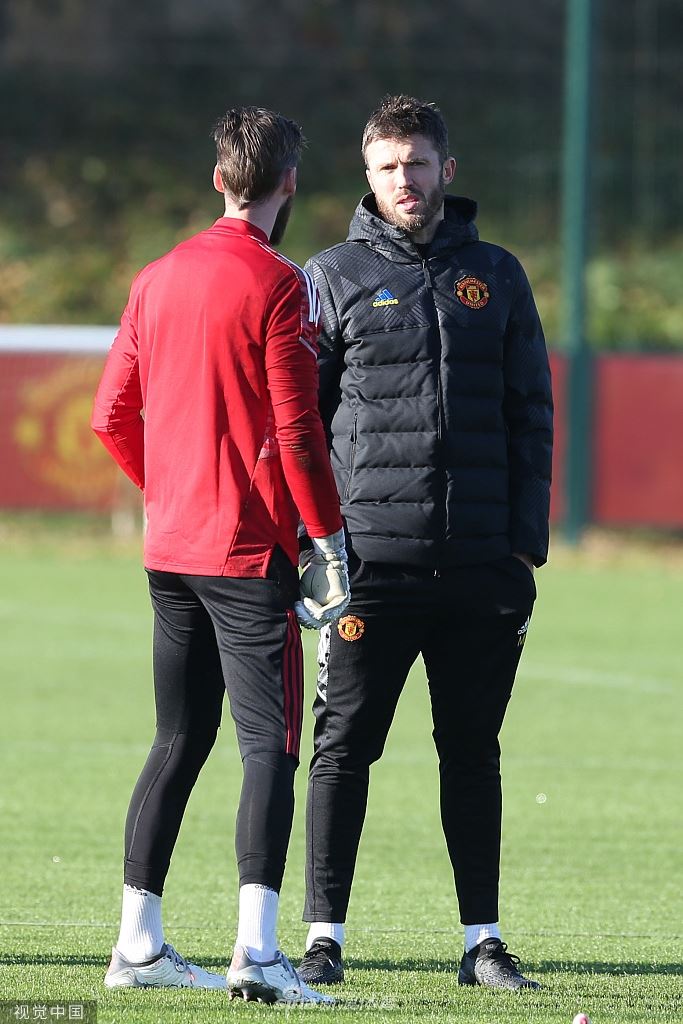 索尔斯克亚下课后曼联首训 卡里克带队（曼联主帅索尔斯克亚下课）