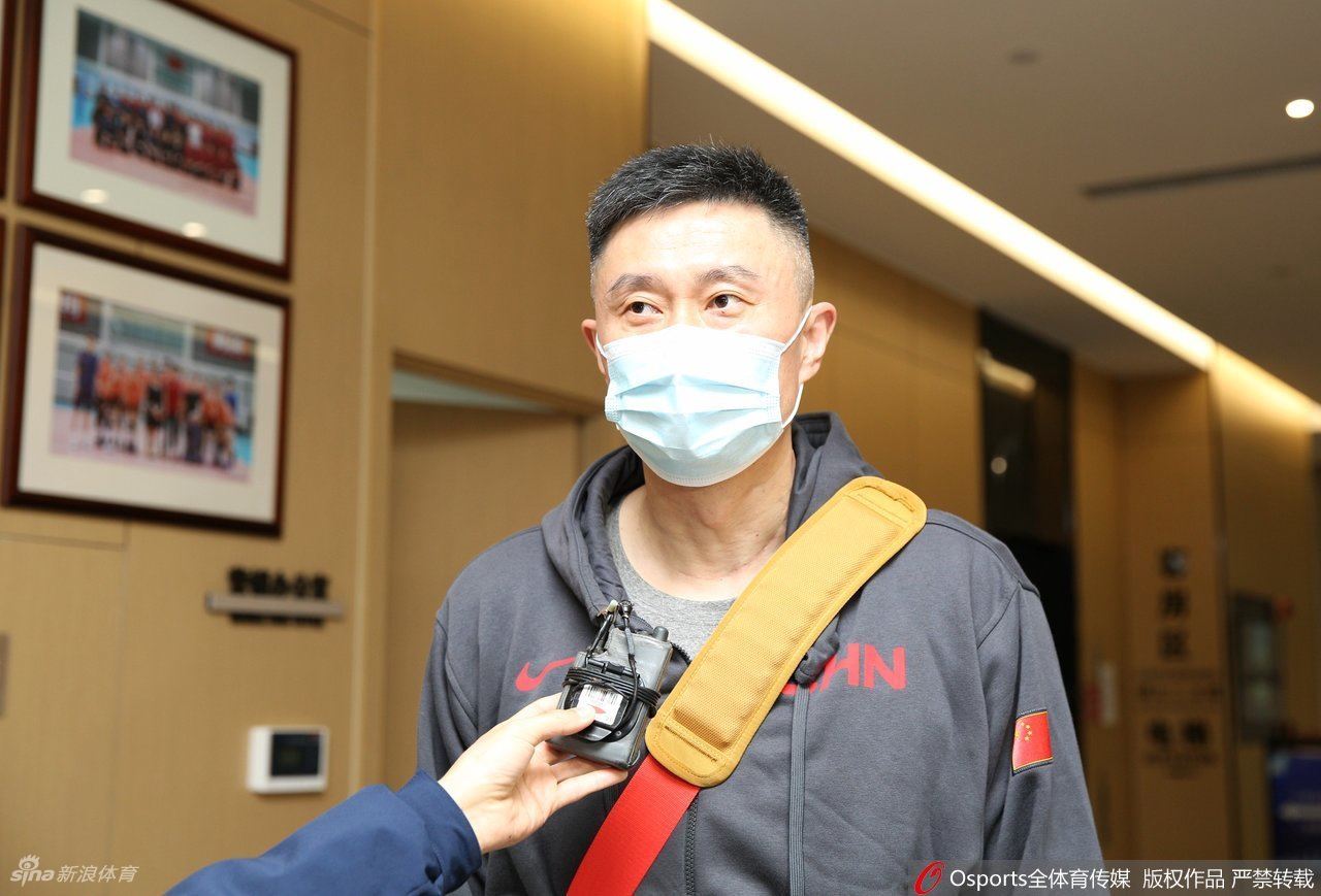 出征预选赛!中国男篮启程前往日本(中国男篮迎战日本)